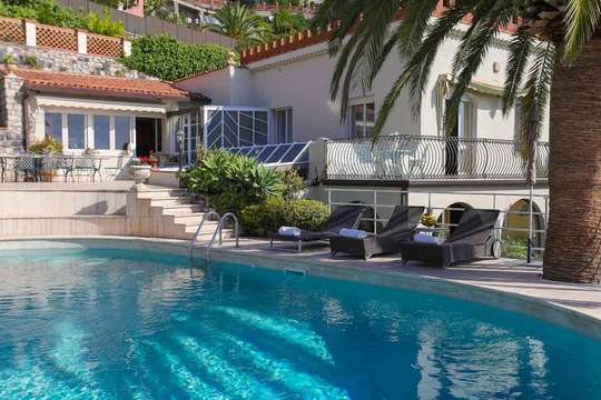 Freeform Pool
