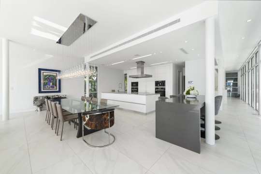 Outdoor Bar & Kitchen
