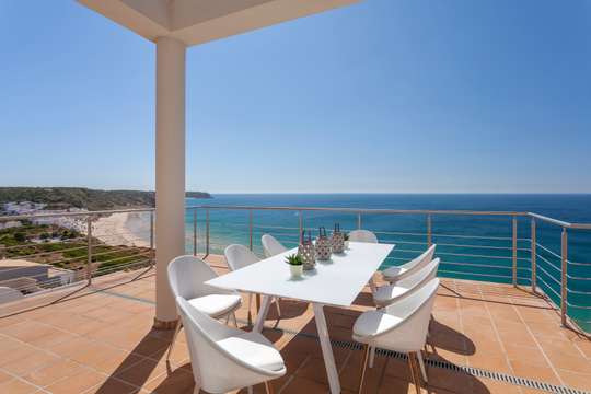 Alfresco Dining