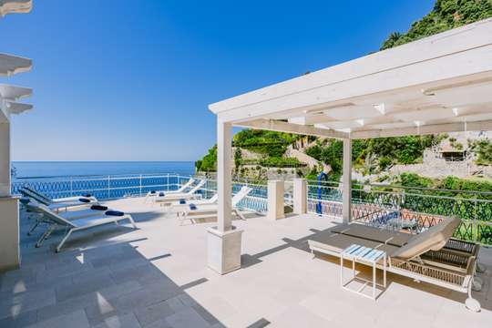 Outdoor Lounge Areas