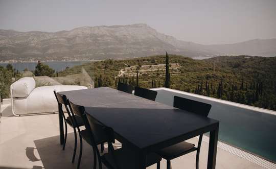Alfresco Dining