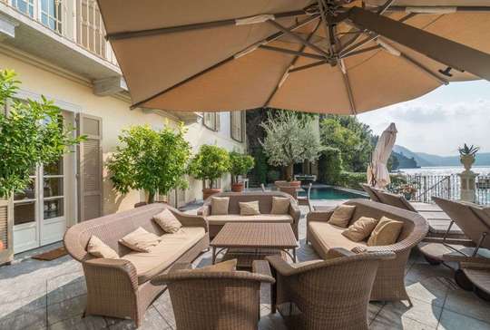 Outdoor Lounge Areas