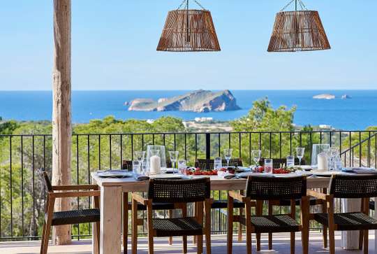 Alfresco Dining