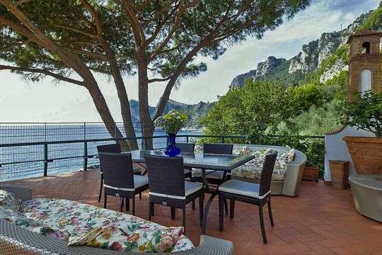 Alfresco Dining
