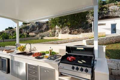 Outdoor Kitchen