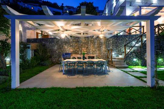 Alfresco Dining