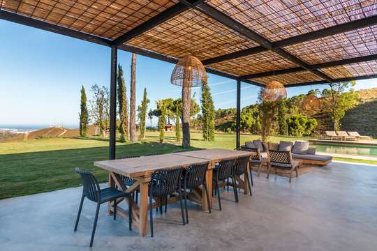 Alfresco Dining