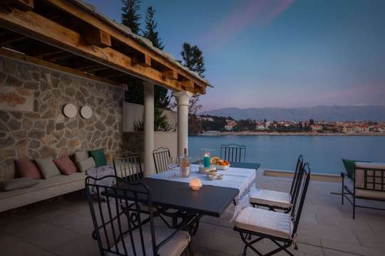 Alfresco Dining