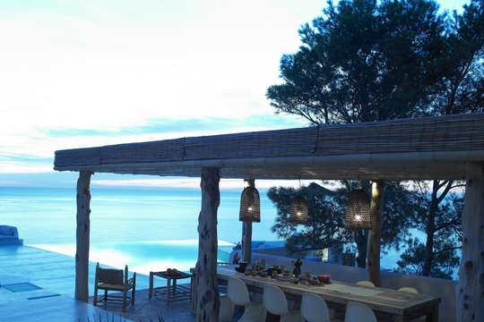 Alfresco Dining