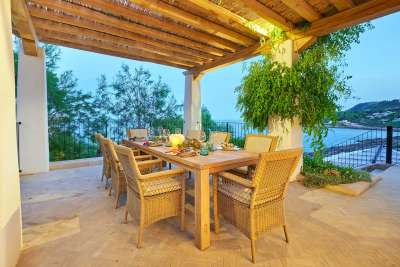 Alfresco Dining