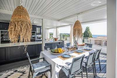 Alfresco Dining