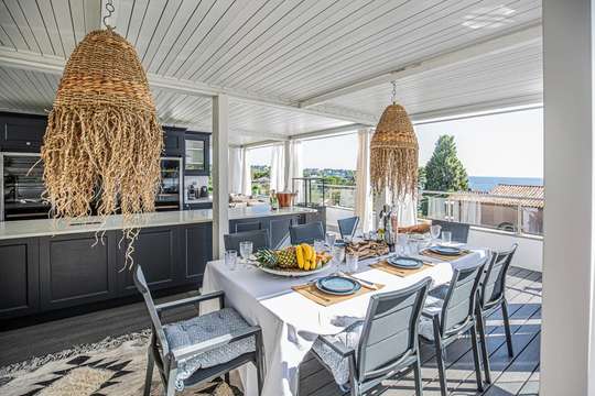 Alfresco Dining