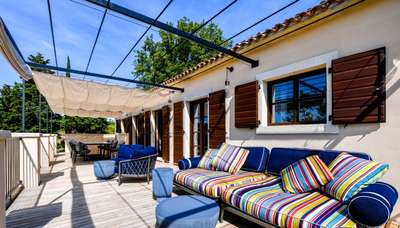 Outdoor Lounge Areas