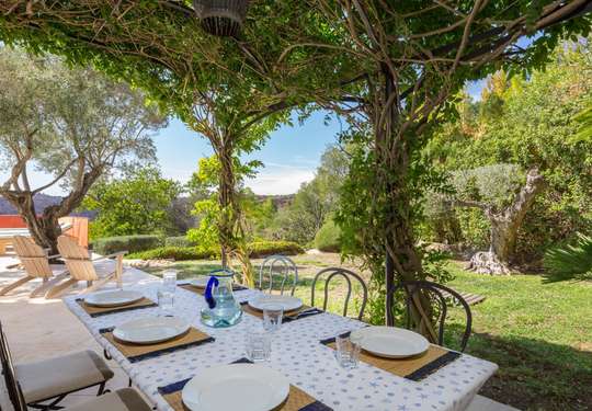 Alfresco Dining