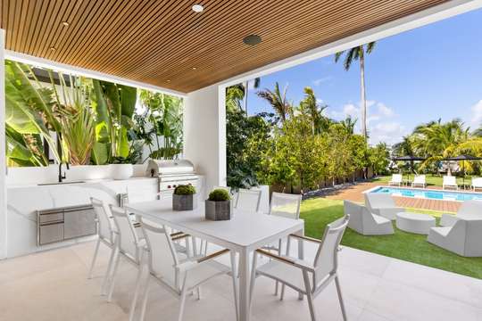 Alfresco Dining