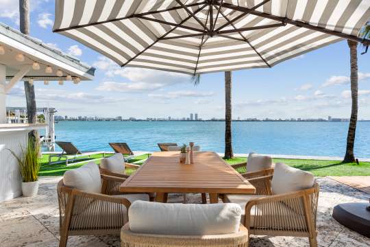 Alfresco Dining
