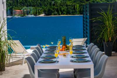 Alfresco Dining