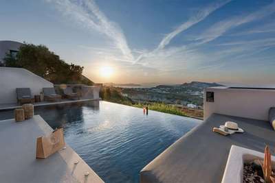 Heated Infinity Pool