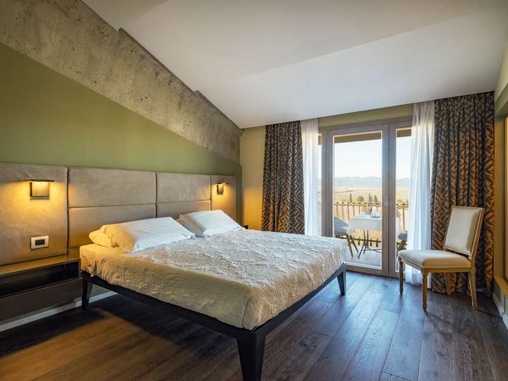 Bedroom 4 - Queen bedroom